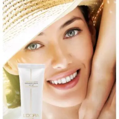 کرم ضدآفتاب +SPF50 بی رنگ لدورا مناسب انواع پوست ۸۰ میلی لیتر